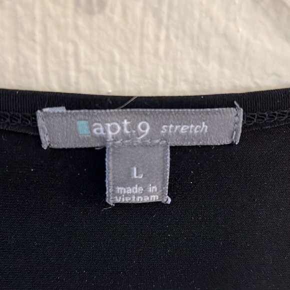 Apt. 9, short sleeve black top, v-neck, L, polyester/spandex - Picture 2 of 3